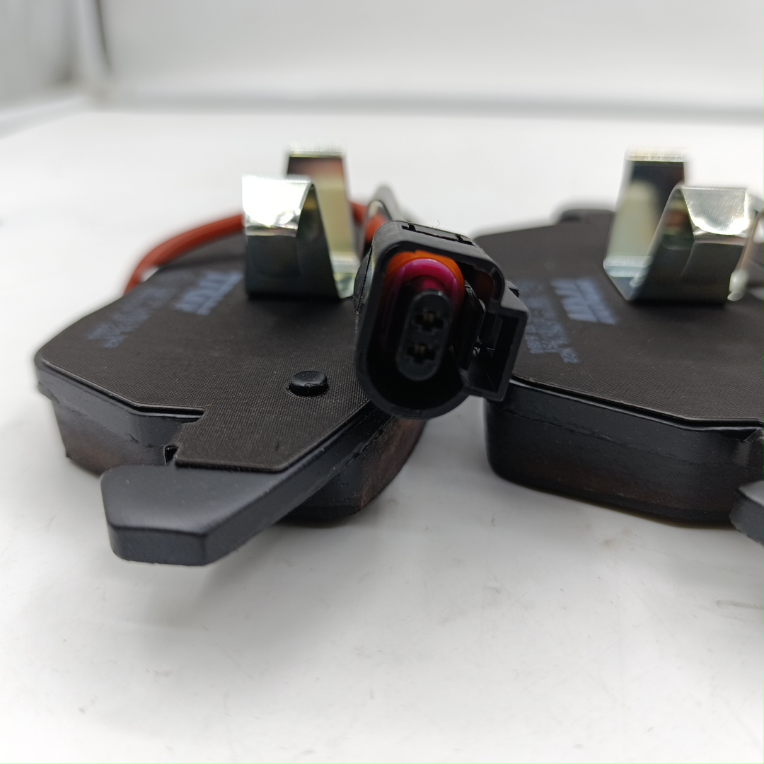 Тормозные колодки передние VAG VW Passat (05-) SKODA Octavia (04-) передние TRW
