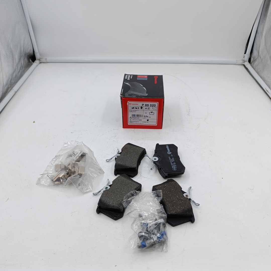Тормозные колодки задние VAG Audi A2/A3/A6/A8, VW Golf/Passat 96> 1J0698451P/5Q0698451A/1J0698451Q