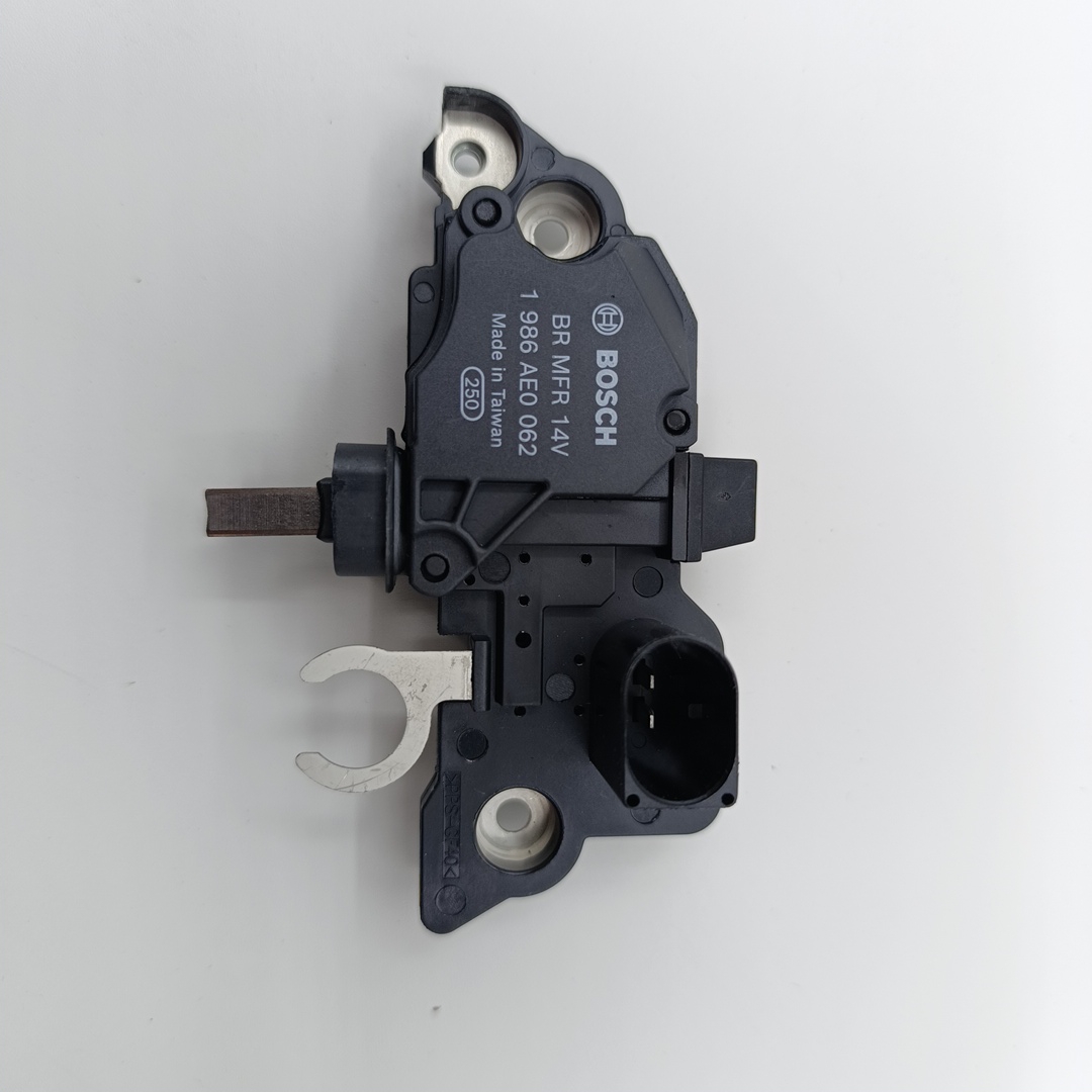 Щетка генератора  (Реле-регулятор) Fiat/Iveco 2.3-3.0 (стар.номер F00MA45208) BOSCH EUROPE