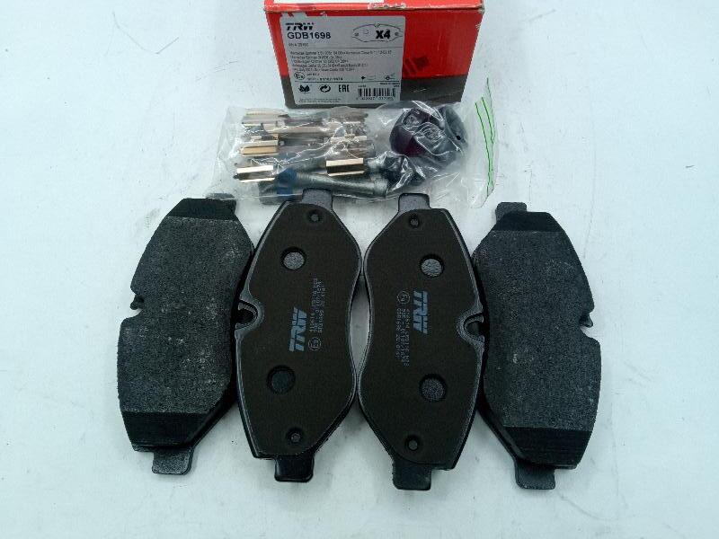 Тормозные колодки передние MB Sprinter 907 TRW
