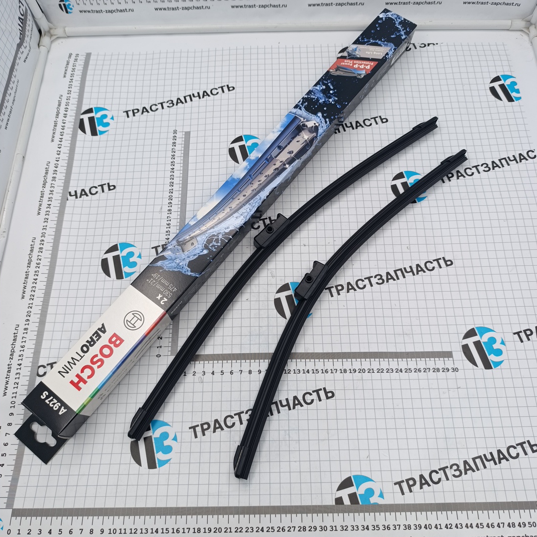 Щетки стеклоочистителя Mazda III, Volkswagen Golf IV, Polo IV (ком-т, бескаркасные, 530/475mm) BOSCH