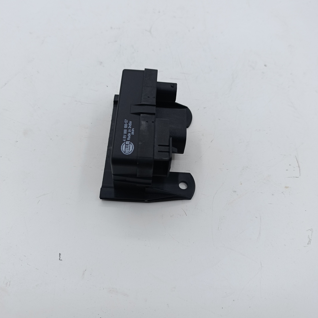 Реле свечей накаливания Mercedes Sprinter 2.2-3.0 ,Volkswagen Crafter 2.5 TDI A6461538491 HELLA