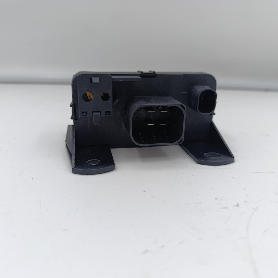 Реле свечей накаливания Mercedes Sprinter 2.2-3.0 ,Volkswagen Crafter 2.5 TDI A6461538491 HELLA