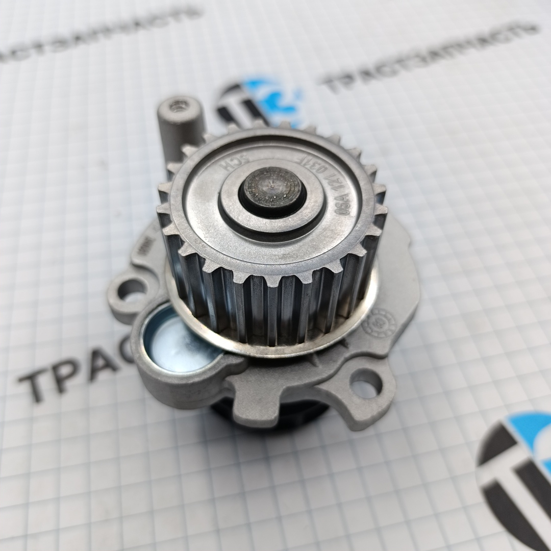 Насос водяной VAG Audi A4 B6,B7, A6 C5,C6 1.8T-2.0 FSI PIERBURG