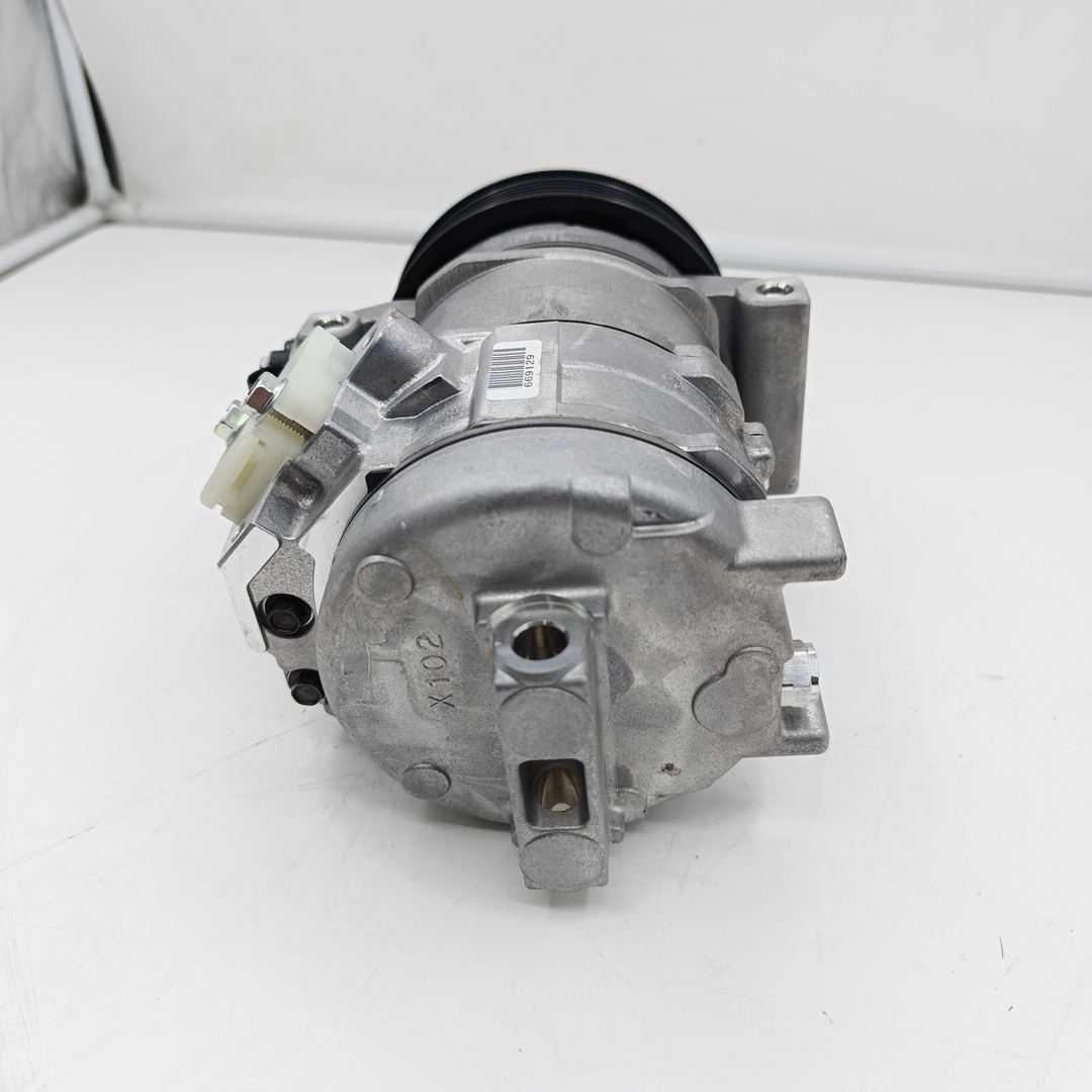 Компрессор кондиционера Mercedes Sprinter OM651 A0002344011 DENSO