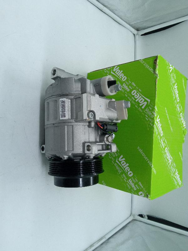 Компрессор кондиционера Mercedes Sprinter OM642 A0012303211 VALEO