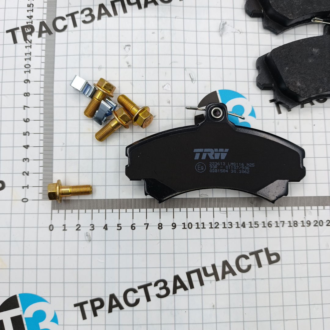 Тормозные колодки передние Mitsubishi Colt VI (Z20/Z30) 2004-2012