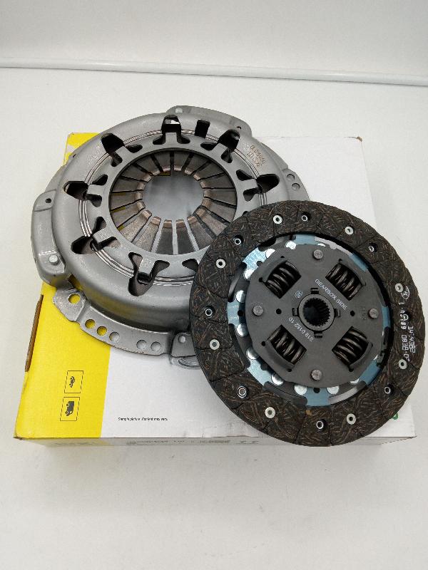 Сцепление (корзина+диск) Nissan Micra/Note 1.4 16V 03> 30300CR14B/30100AY100/30100BC00A LUK EUROPE