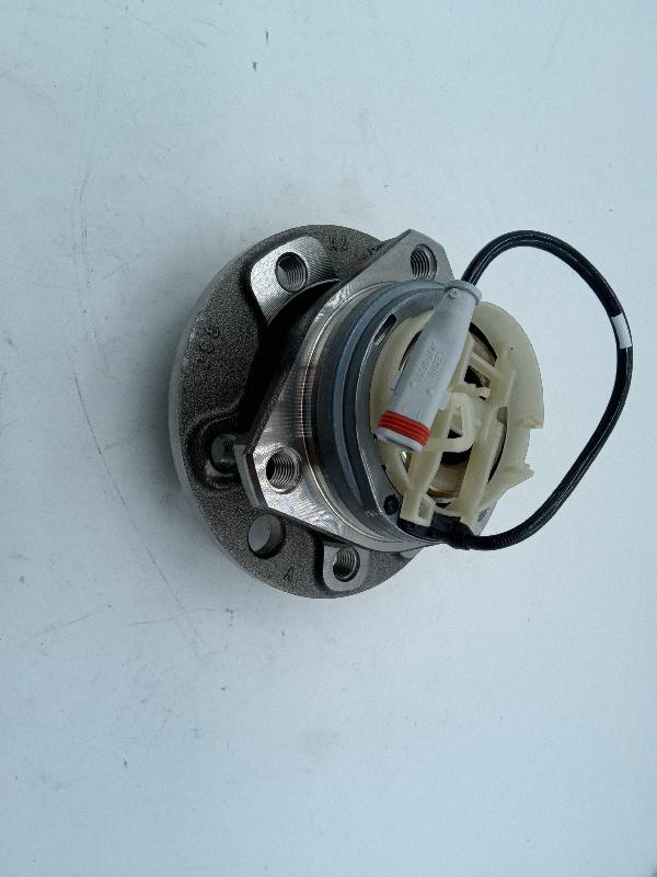 Ступица передняя Opel Astra H 04- (в сборе с подшипником + ABS) SKF